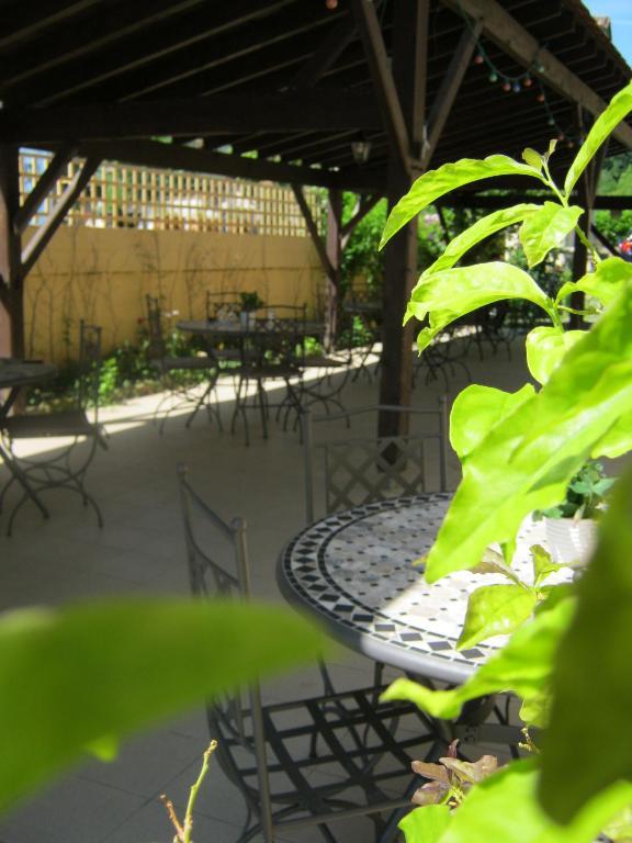 Le Barrage Hotell Mauzac-et-Grand-Castang Eksteriør bilde